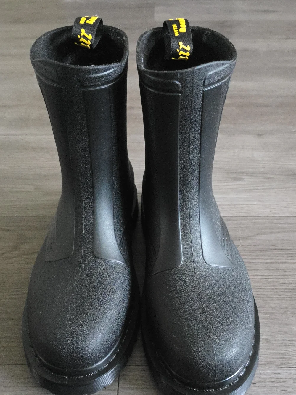 Dr. Martens sleek black